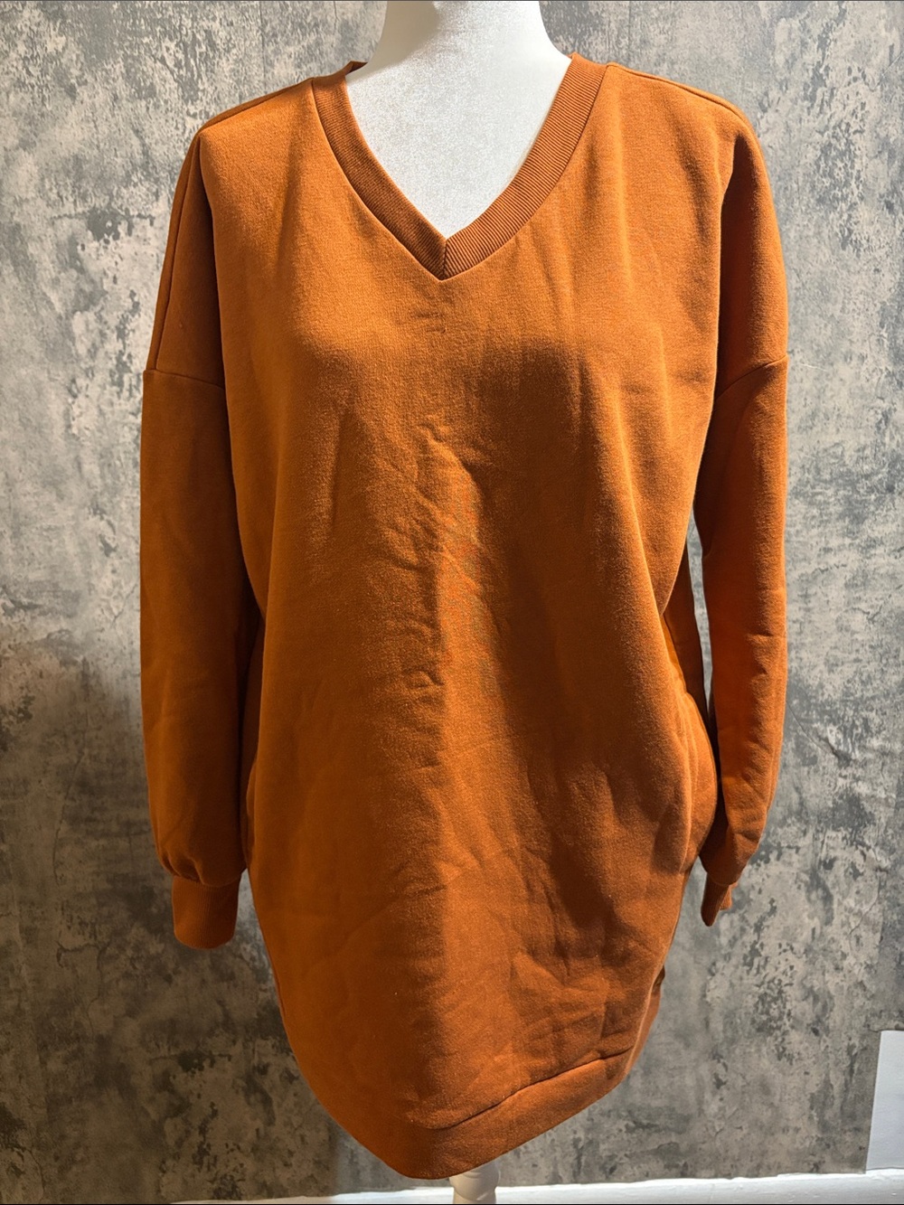 Zenana Outfitters V-Neck Oversized tunic Sweater in rust/brown with pockets